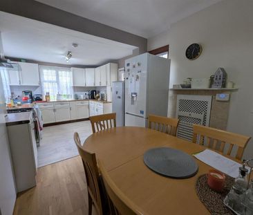 4 bedroom house to rent - Photo 2