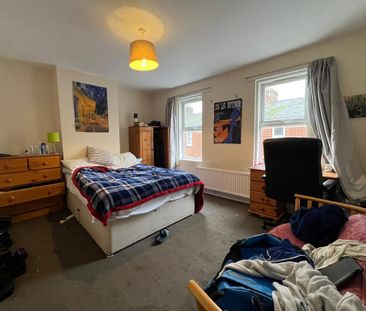 4 bedroom end of terrace house to rent - Photo 2