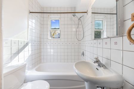 For Lease - 351 Melrose Avenue Unit# 2, Toronto, Ontario - Photo 5