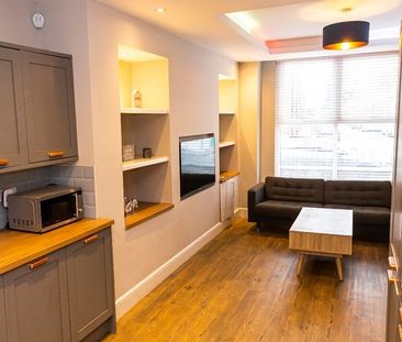 6 Bed Terraced House, Lawrence Road, L15 - Photo 2