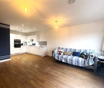 1 bed Upper Floor Flat for rent - Photo 2