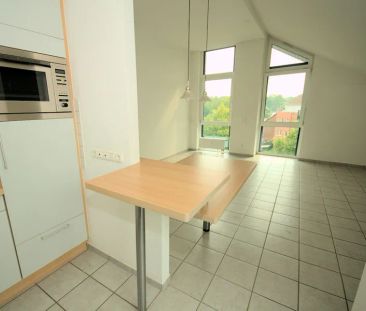 Schicke, helle Wohnung mit Südbalkon, Aufzug und Einbauküche - Photo 5