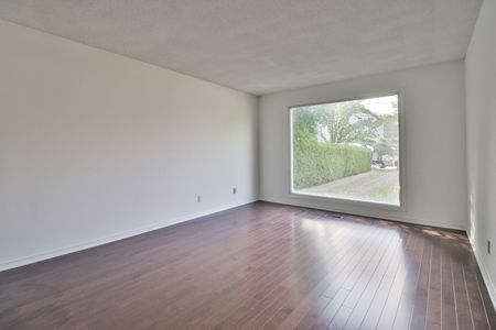 For Lease - 18 Dervock Crescent, Toronto, Ontario - Photo 2