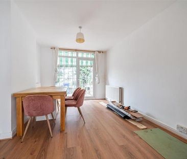 5 bedroom detached house to rent - Photo 2