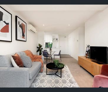 MODERN 2 BEDROOM APARTMENT IN CENTRAL CONVENIENT LOCATION - Photo 1