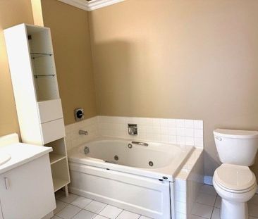 For Lease - 32 Irwin Avenue, Toronto, Ontario - Photo 6