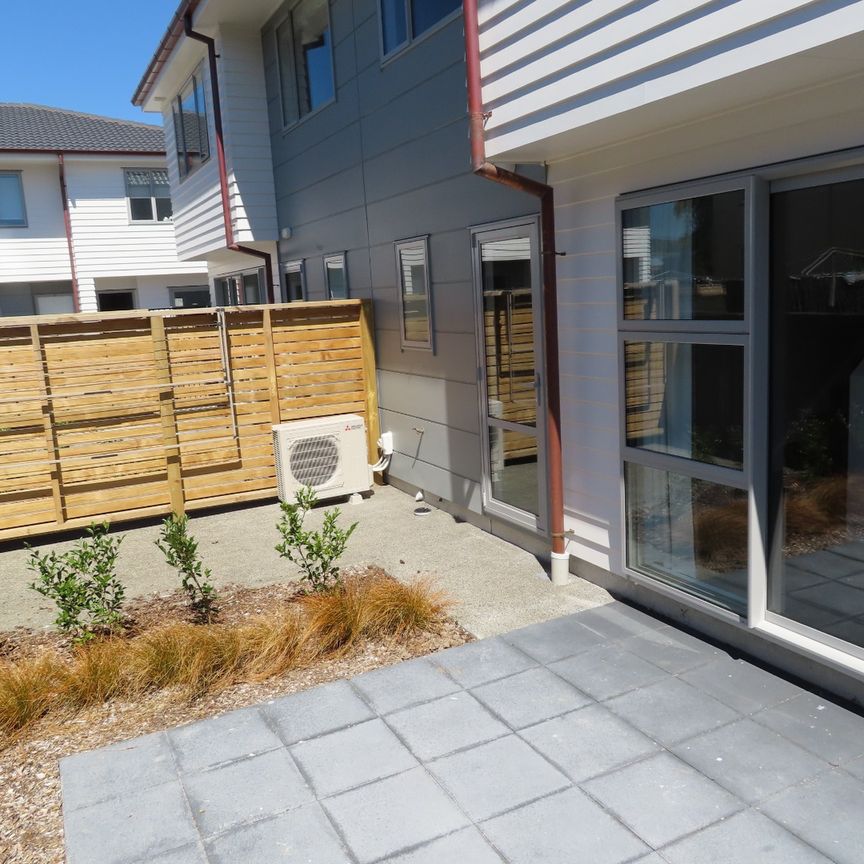 CENTRAL LOWER HUTT LIVING - Photo 1