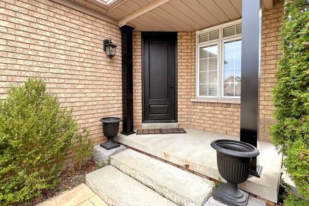 For Lease - 401 Cranston Park Avenue, Vaughan, Ontario - Photo 2