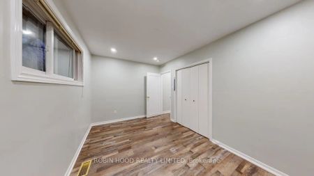 1290 Redbank Crescent #Main - Photo 3