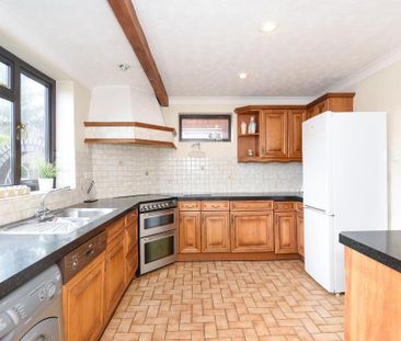 4 bedroom semi-detached house to rent - Photo 2