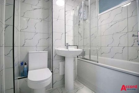 Millhaven Close, Romford, RM6 - Photo 5