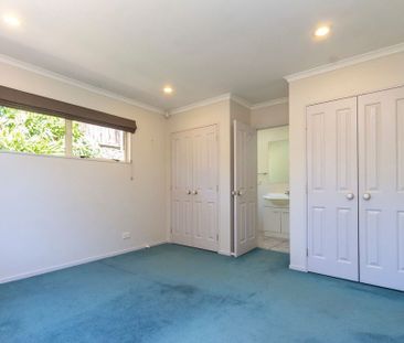 MANUREWA, 3 BEDROOMS - Photo 1