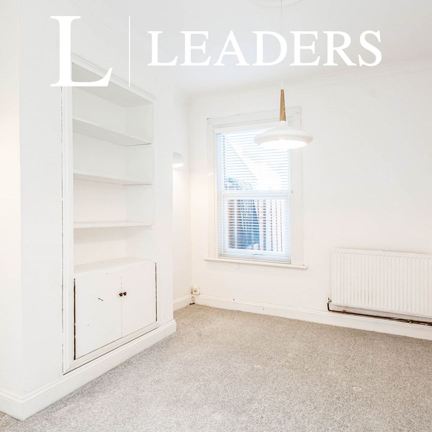 3 bedroom house to rent Albany Avenue, SS0 - Photo 1