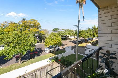 CBD-Fringe Living with Space, Comfort & Convenience - Photo 4