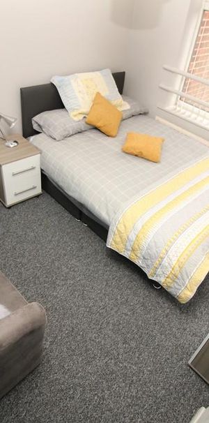 1 bedroom in a house share to rent - Photo 1