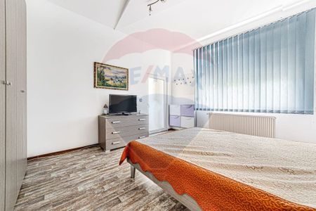 Casă cu 3 camere de inchiriat, zona Centrala - Fotografie 3