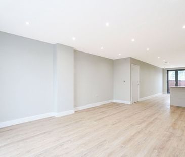 Landmark Court, 30 Queens Road, Weybridge, Surrey, KT13 - Photo 1