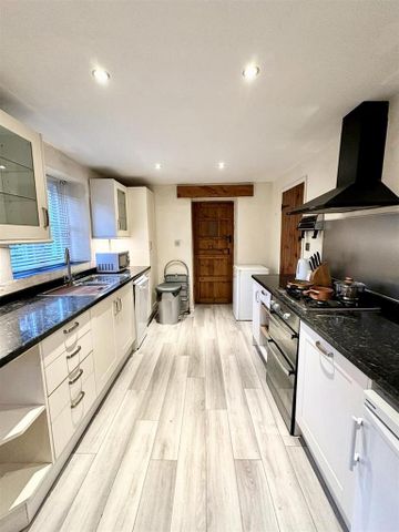 1 bedroom barn conversion to rent - Photo 5