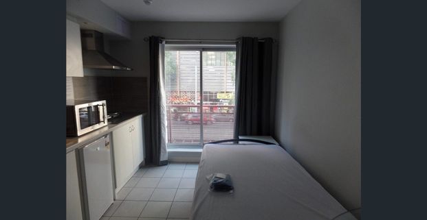 Fully Furnished Studio in the Heart of Melbourne CBD - Photo 1