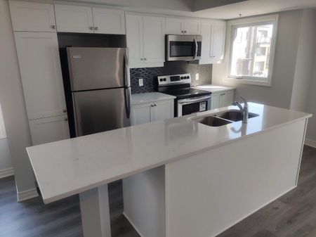 For Lease - 800 Kiniw Private, Manor Park - Cardinal Glen and Area, Ontario - Photo 2