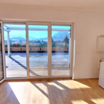 Entzückende kleine Penthousewohnung mit ca.100m2 Dachterrasse und einmaligen Fernblick in Bestlage/Völkendorf. - Photo 1