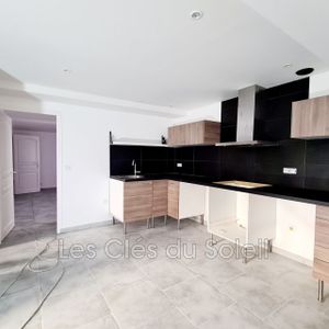 Location appartement 3 pièces 57 m² Bandol - Photo 2