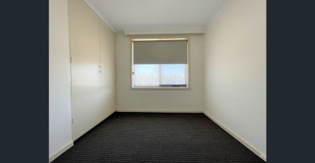 Short walk to Upfield Train Station - Photo 2