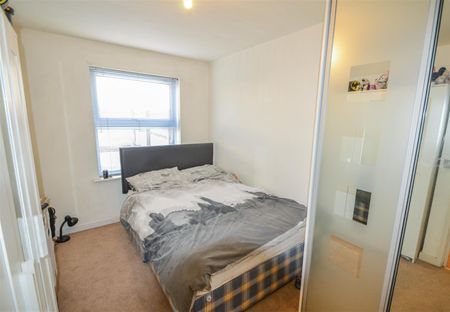 1 bedroom flat - Photo 2