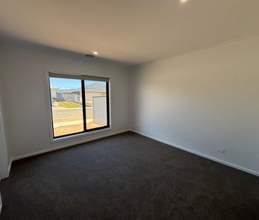 20 Canterbury Road, Thurgoona NSW 2640 - House For Rent | Domain - Photo 4