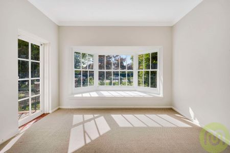 Exclusivity Meets Comfort – Stunning 4-Bedroom Home in Barton - Photo 2