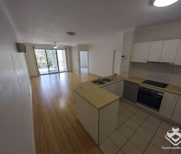 TOP FLOOR UNIT IN THE HEART OF ASHGROVE - PEACEFUL, GREEN, PRIVATE - Photo 4