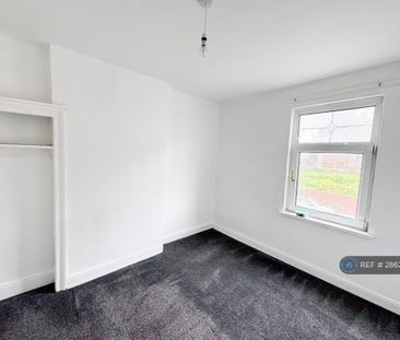 3 bedroom end of terrace house to rent - Photo 1