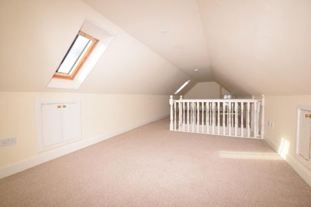 4 bedroom detached house to rent - Photo 3