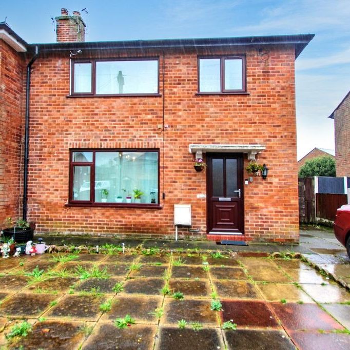 3 bedroom end of terrace house to rent - Photo 2