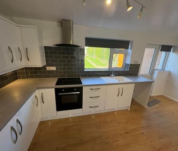 2 bedroom semi-detached house to rent - Photo 6