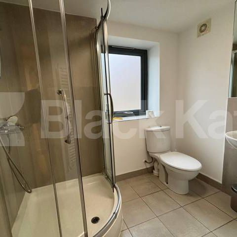 Boasting size, quality & location. - Photo 1