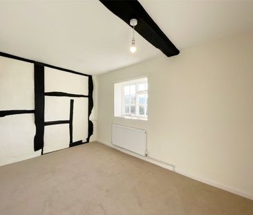 A delightful cottage in heart of the West Dean Estate with artist/m... - Photo 2