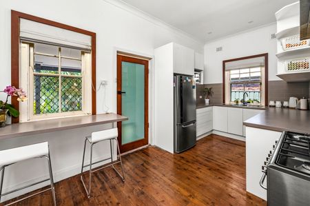 66 Valencia Street, Mayfield NSW 2304 - House For Rent | Domain - Photo 3