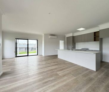 Stylishly designed three bedroom duplex with elevated views. - Photo 1