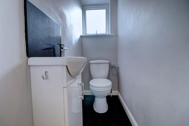 4 bedroom detached house to rent - Photo 1