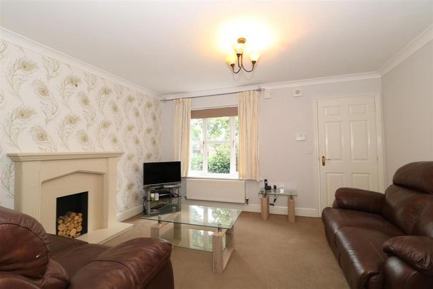 4 bedroom mews to rent - Photo 1