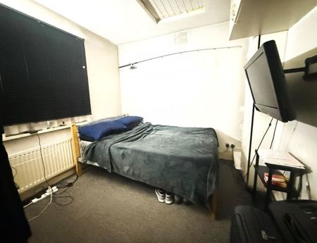 Flat D, Holloway Road, London - Photo 3