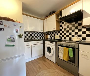 2 bedroom maisonette to rent - Photo 5