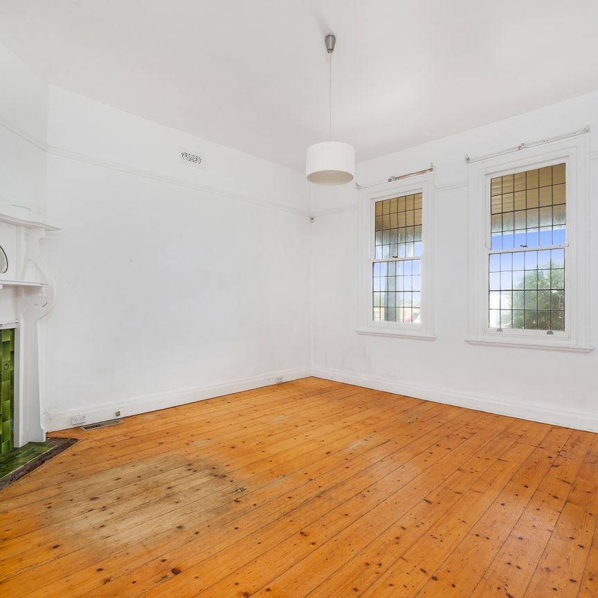 29 Beach Road, Hampton VIC 3188 - House For Rent | Domain - Photo 1