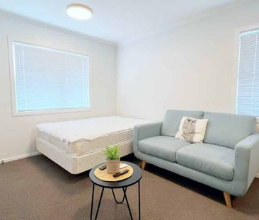 Convenient Crescent Court (90 Day Tenancy Only) - Photo 3