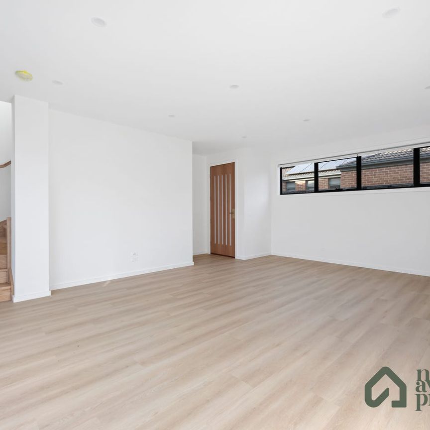 Luxury, Space & Sophisticated Family Living in Heidelberg Heights - Photo 1