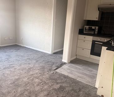 1 Bed Flat, Farley Hill, LU1 - Photo 4