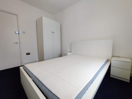 4 Bed Terraced House, Farnborough Avenue, E17 - Photo 5