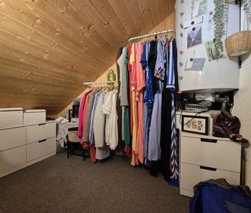 Idyllical 2.5-room apartment with charming wooden flair - Photo 6