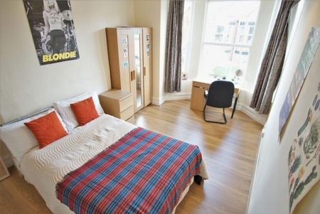 8 bedroom terraced house to rent - Photo 5